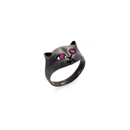 Anillo de gato con rubíes plata