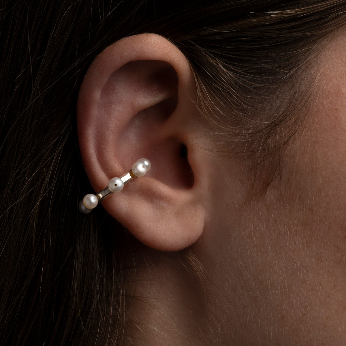 Pendientes earcuff con perlas