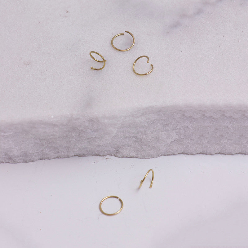 Pendientes de oro distintos