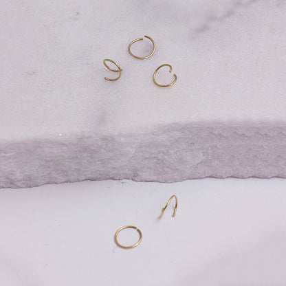 Pendientes de oro distintos